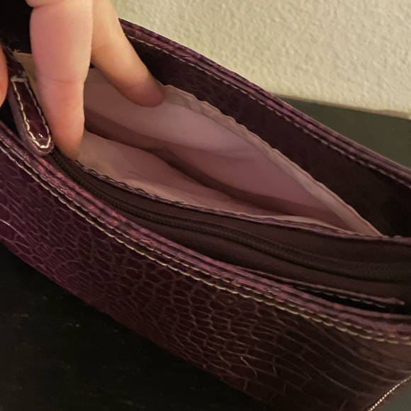 Liz Claiborne Croc Handbag - Picture 6 of 8